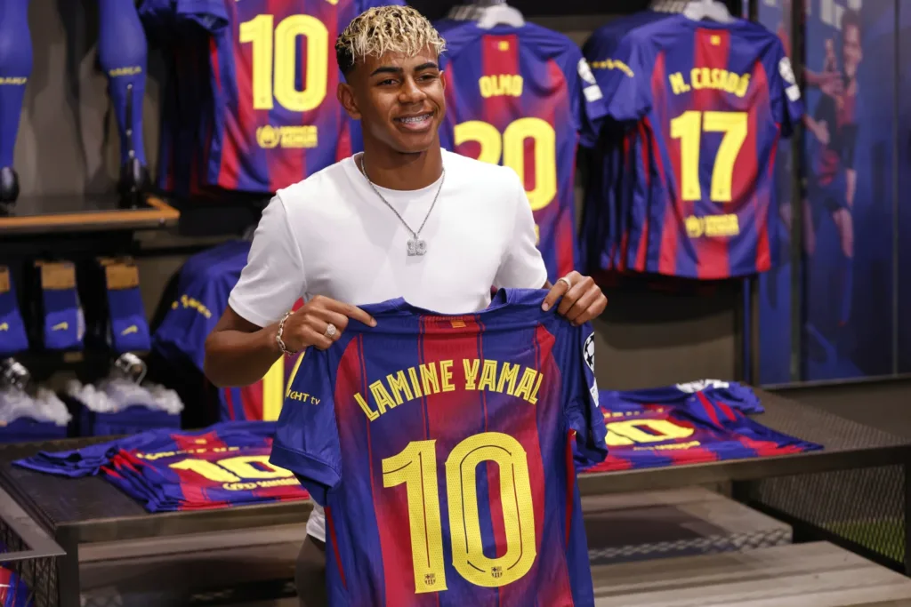 Lamine Yamal ni barcelona to di aso re tuntun mu, AP Photos/Joan Monfort