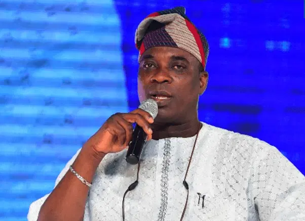 Olórin KWAM 1 Tọrọ Àforíjì Lórí Ìjà tó Wáyé ní Papakọ̀ Òfurufú Abuja